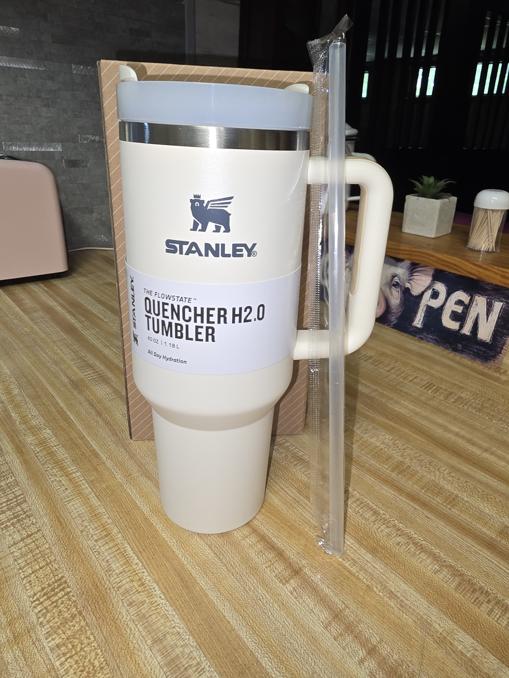 Stanley Cream Quencher H2.0 Tumbler with Handle & Straw